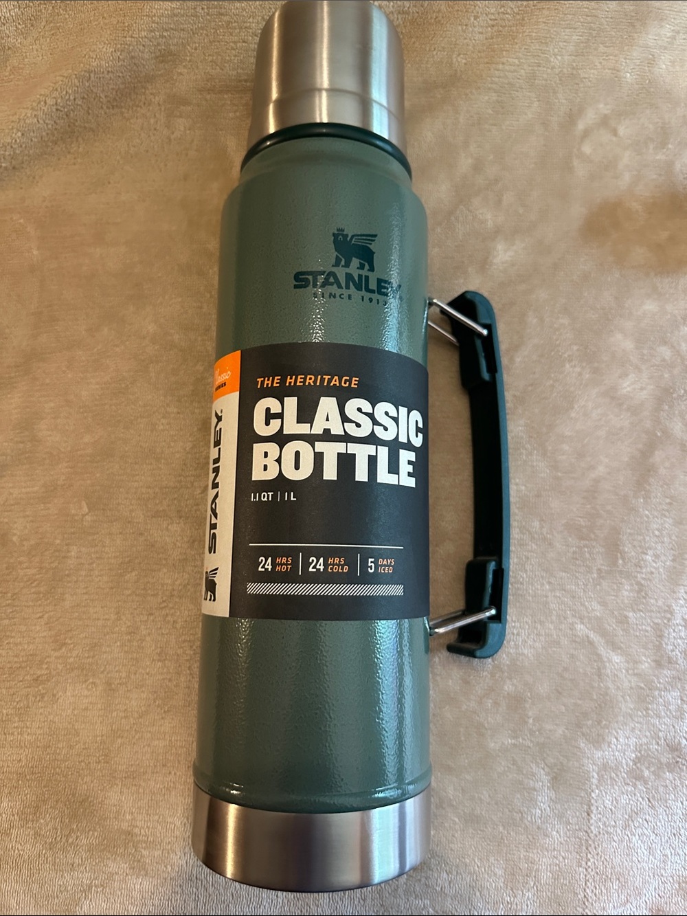 Stanley Classic Bottle Vacuum Flask - Forest Green with Stainless Cap